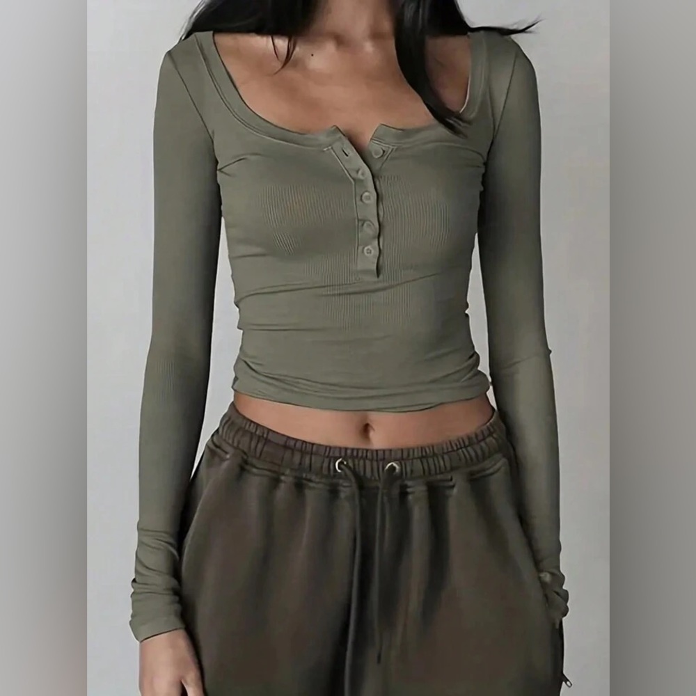 Sleek Green Long Sleeve Crop